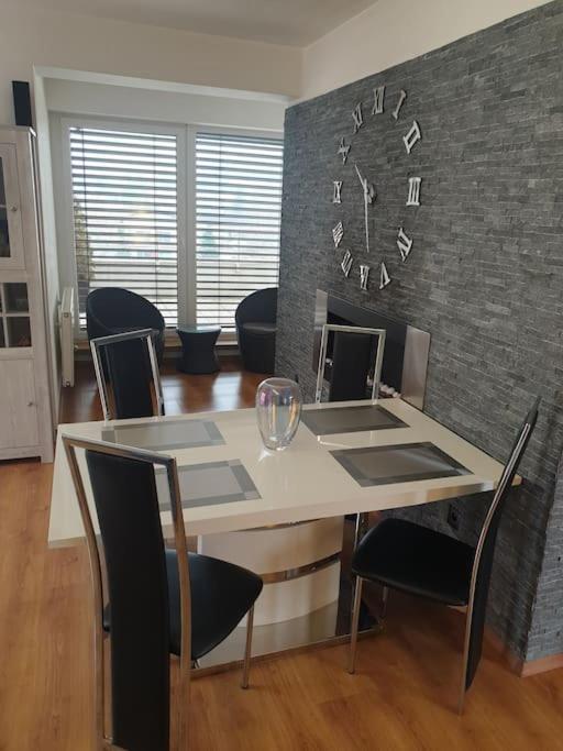 Mezonetovy Apartman V Centre Novej Dubnice Ilava Exteriér fotografie